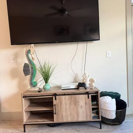 Beautiful Condo On Riverwalk King Suite W Free Parking Pet Friendly Centrally Located On The Riverwalk San Antonio Exterior photo