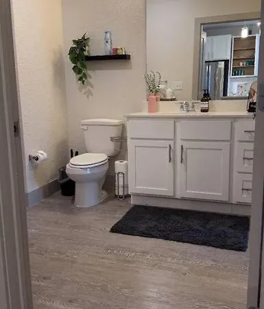 Beautiful Condo On Riverwalk King Suite W Free Parking Pet Friendly Centrally Located On The Riverwalk San Antonio Exterior photo