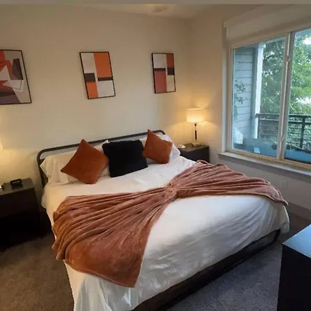Beautiful Condo On Riverwalk King Suite W Free Parking Pet Friendly Centrally Located On The Riverwalk San Antonio Exterior photo