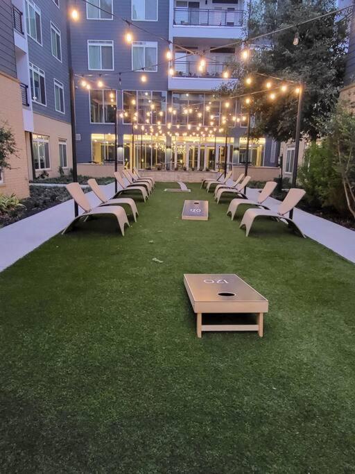 Beautiful On Riverwalk King W Free Parking Pet Friendly Centrally Located On The Riverwalk Apartamento San Antonio