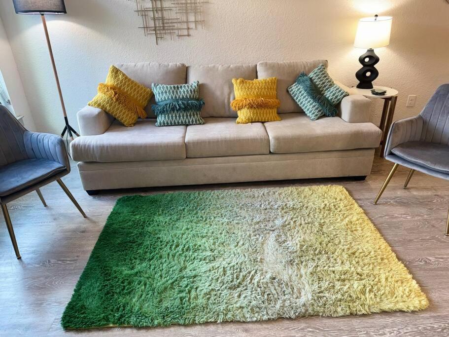 Beautiful On Riverwalk King W Free Parking Pet Friendly Centrally Located On The Riverwalk Apartamento *