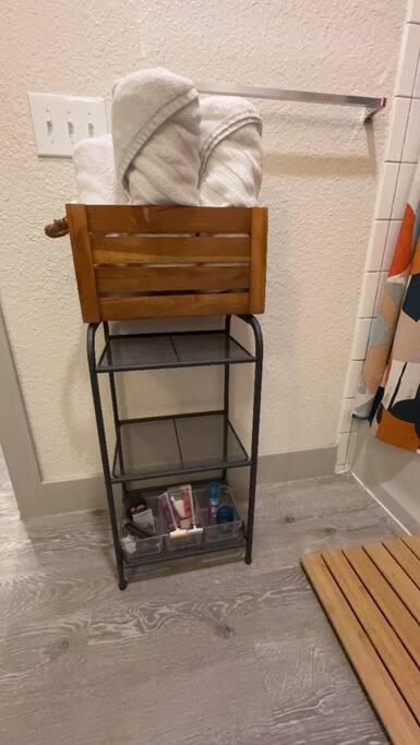 Apartamento Beautiful On Riverwalk King W Free Parking Pet Friendly Centrally Located On The Riverwalk