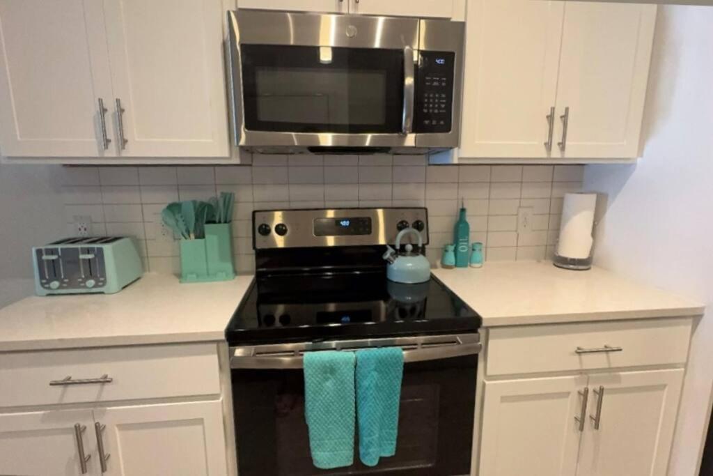 Beautiful On Riverwalk King W Free Parking Pet Friendly Centrally Located On The Riverwalk Apartamento San Antonio