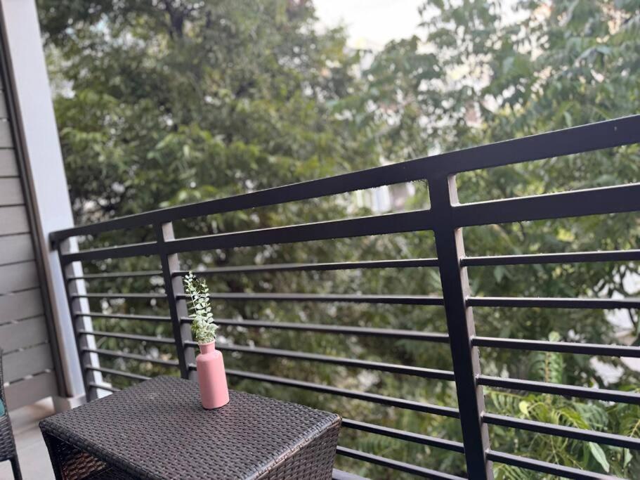 Beautiful On Riverwalk King W Free Parking Pet Friendly Centrally Located On The Riverwalk Apartamento *