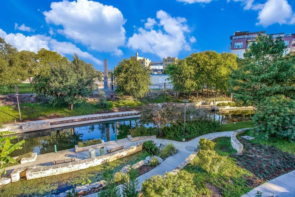 Apartamento Beautiful On Riverwalk King W Free Parking Pet Friendly Centrally Located On The Riverwalk San Antonio