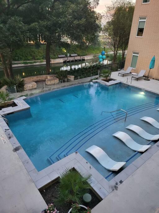 Apartamento Beautiful On Riverwalk King W Free Parking Pet Friendly Centrally Located On The Riverwalk