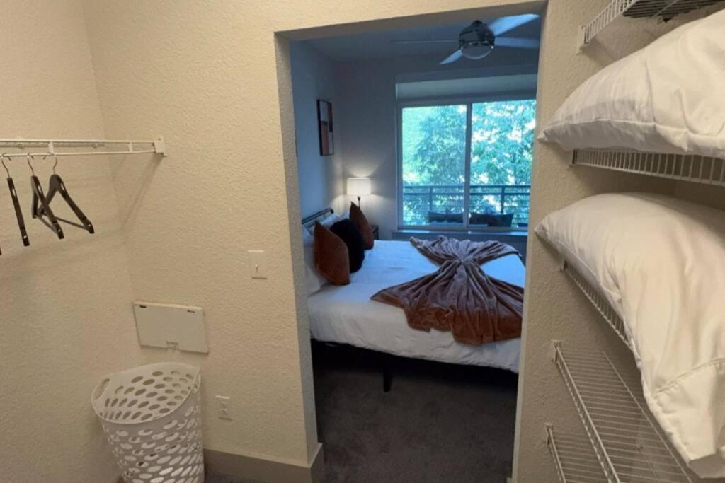 Apartamento Beautiful On Riverwalk King W Free Parking Pet Friendly Centrally Located On The Riverwalk San Antonio