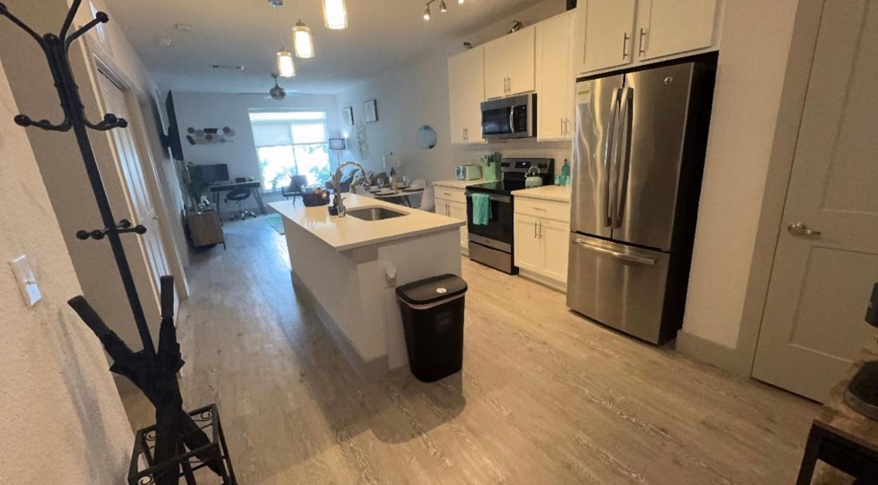 Beautiful On Riverwalk King W Free Parking Pet Friendly Centrally Located On The Riverwalk Apartamento San Antonio