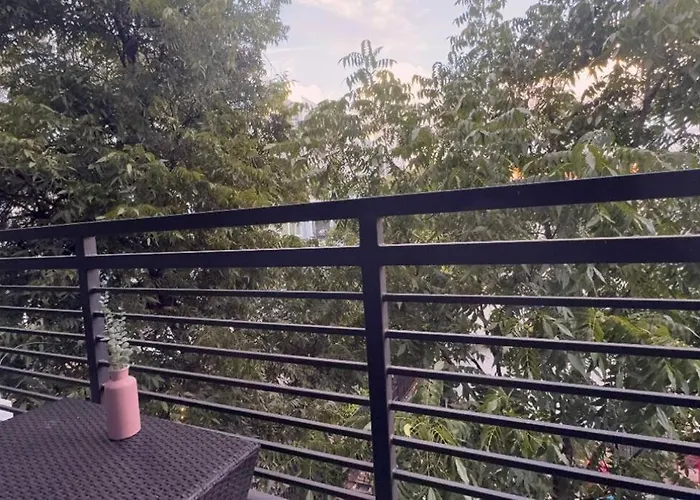 Beautiful Condo On Riverwalk King Suite W Free Parking Pet Friendly Centrally Located On The Riverwalk
