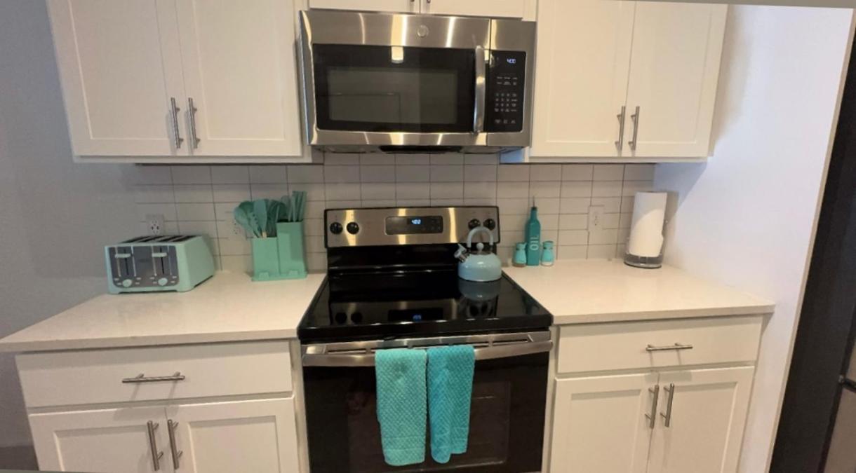 Beautiful On Riverwalk King W Free Parking Pet Friendly Centrally Located On The Riverwalk San Antonio